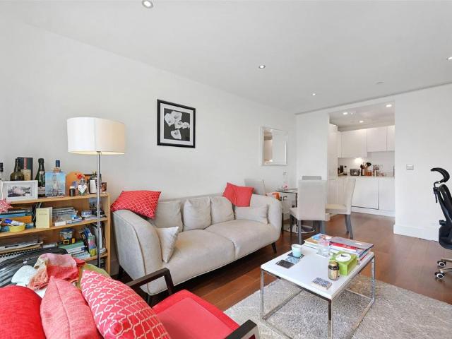 Flat for rent in Isle Of Dogs, Greater London