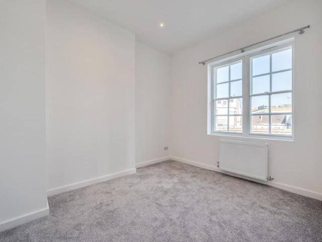 Apartment for rent in Horsell, Woking