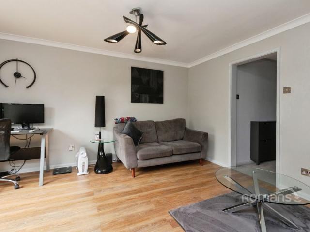 Apartment for rent in Hounsome Fields, Priest Down