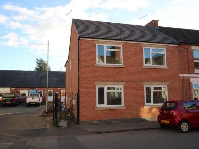 Flat for rent in Kettering