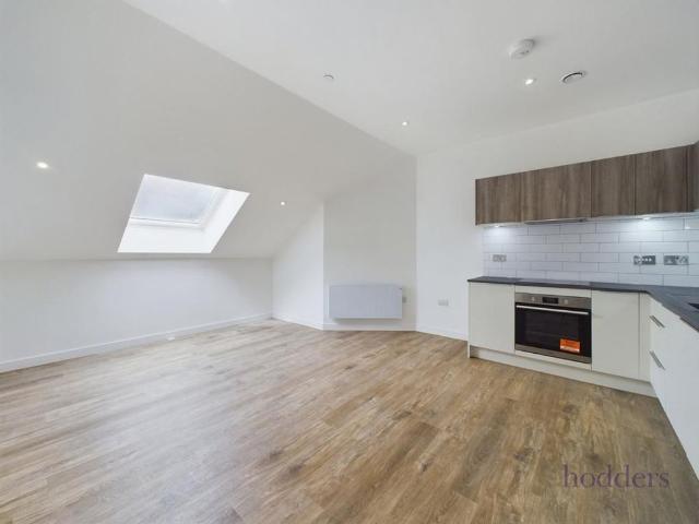 Apartment for rent in Lower Halliford, Surrey