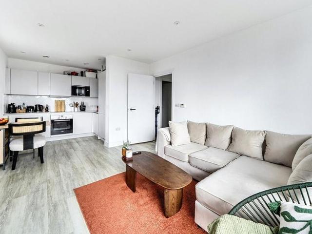 Apartment for rent in London Borough of Hounslow, Greater London