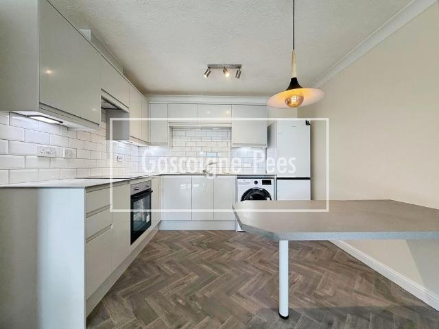 Flat for rent in Cobham, Elmbridge
