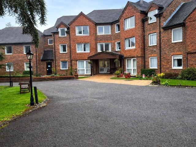 Flat for rent in Fole, Surrey