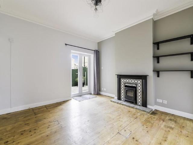 Apartment for rent in Hooley, Red Hill