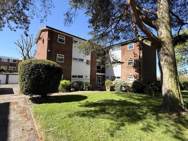 Flat for rent in Wilmslow Park, Wilmslow