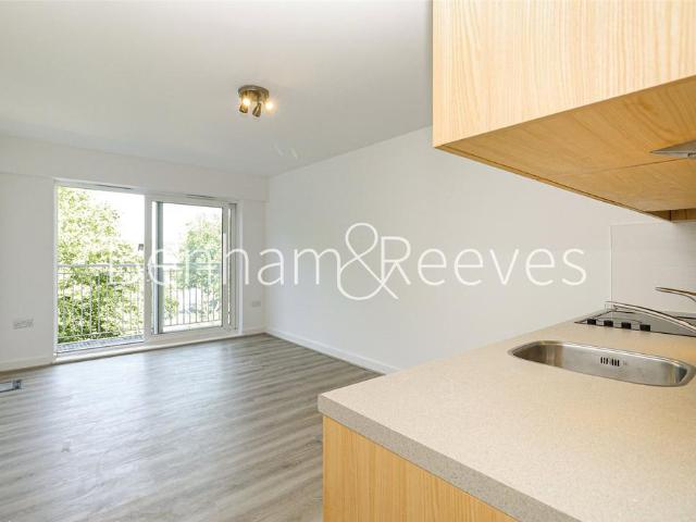 Flat for rent in Colindale, Greater London