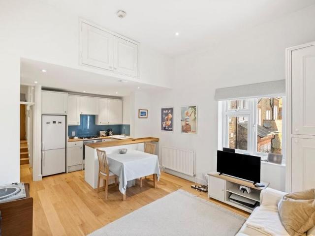 Apartment for rent in Earlsfield, Greater London