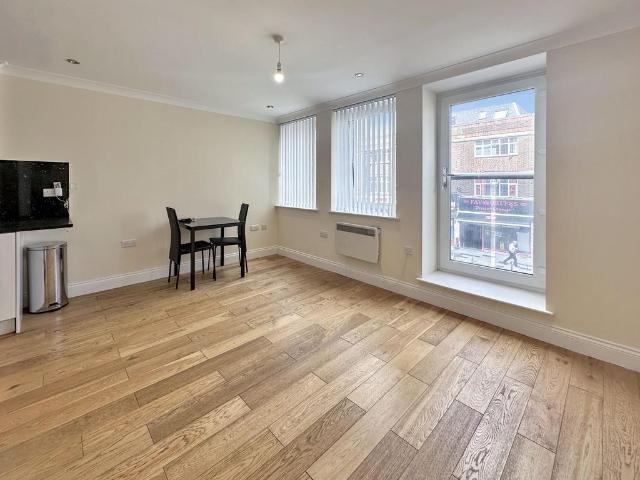 Flat for rent in Slough