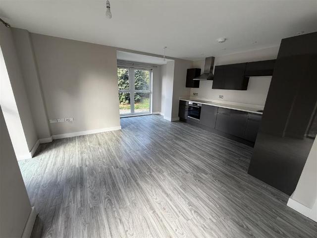 Flat for rent in Dorking, Mole Valley