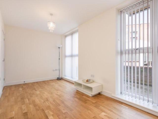 Apartment for rent in Elmbridge, Surrey