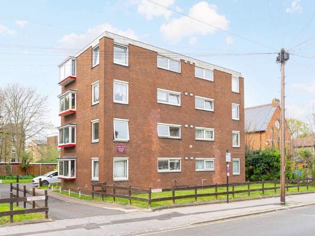 Flat for rent in London Borough of Croydon, Addiscombe
