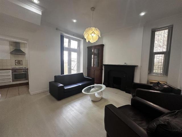 Flat for rent in Plasnewydd, Falcon Lodge