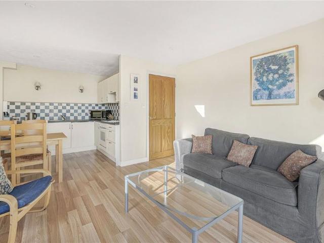 Apartment for rent in Holywell, The Slade