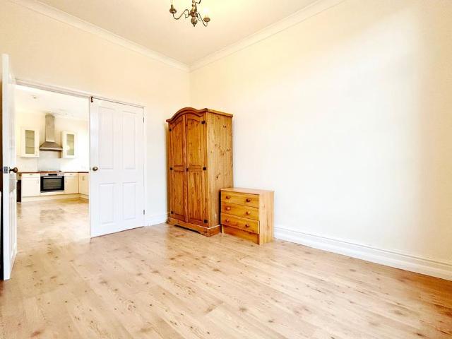Apartment for rent in Sixways, Golden Valley