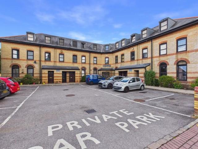 Flat for rent in Heol-las, Surrey