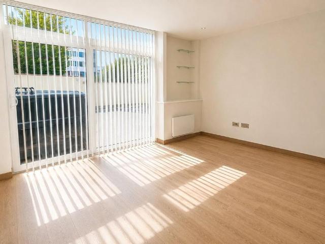 Apartment for rent in Woking, Surrey