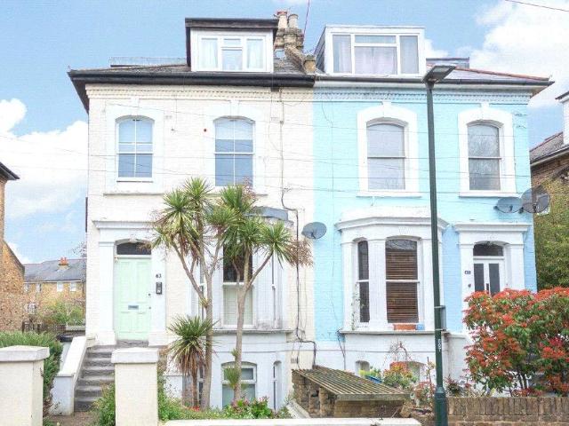 Flat for rent in St Margarets, Greater London