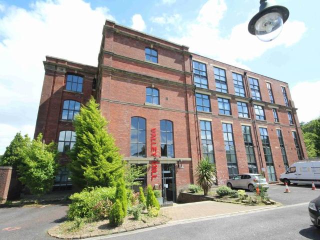 Flat for rent in Lee Bank, Greater Manchester