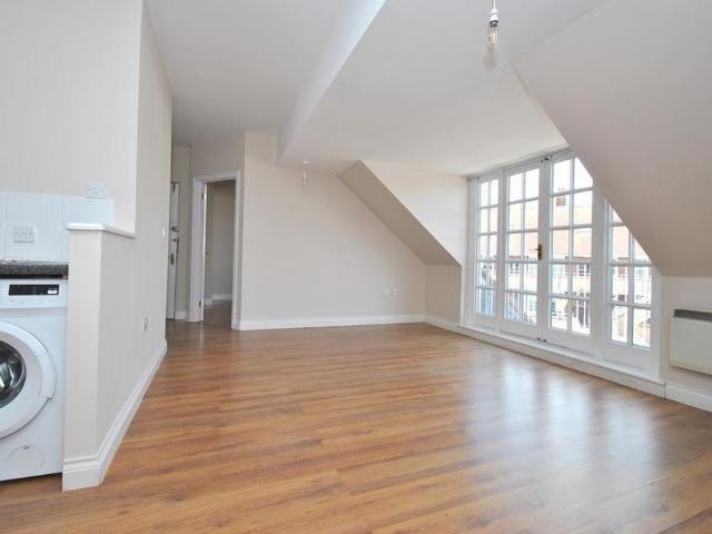 Apartment for rent in Jackmans Estate, King's Walden