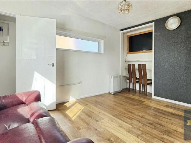 Apartment for rent in Mile End, Fordham Heath