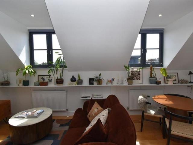 Apartment for rent in Ladyes Hills, Green Close