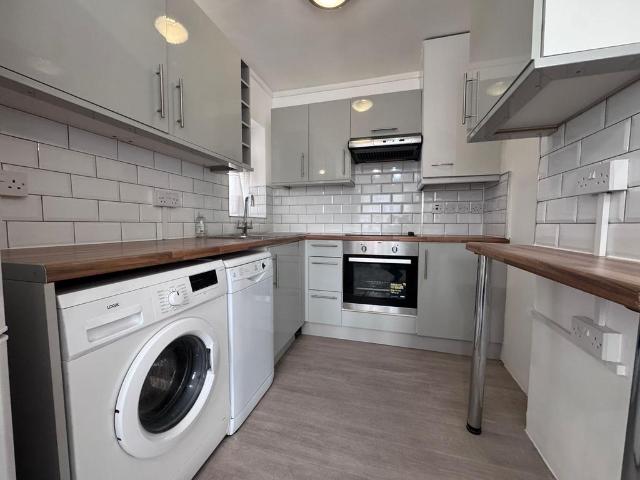 Flat for rent in Little Stanmore, Greater London