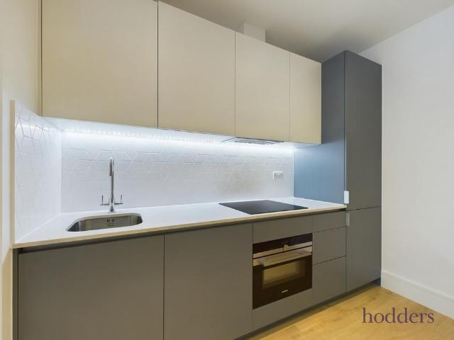 Flat for rent in Row Town, Surrey