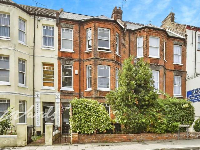 Flat for rent in Oxenden, The Bridge