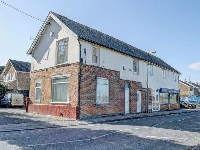 Flat for rent in Emmington, Berrick Salome