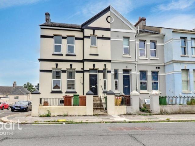 Flat for rent in Lipson, Mount Wise