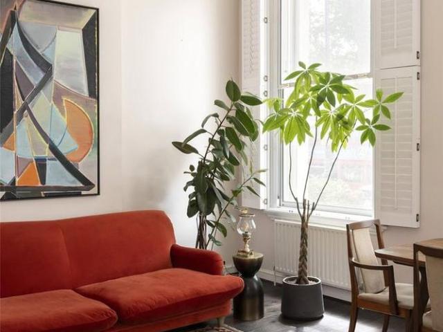 Apartment for rent in Queen's Park, Greater London