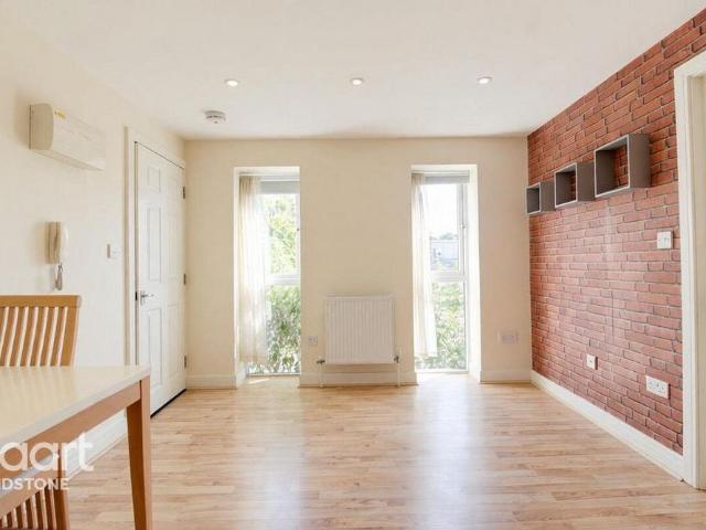 Apartment for rent in Midway, Kent