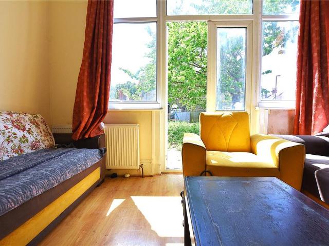Flat for rent in London Borough of Croydon, Thornton Heath