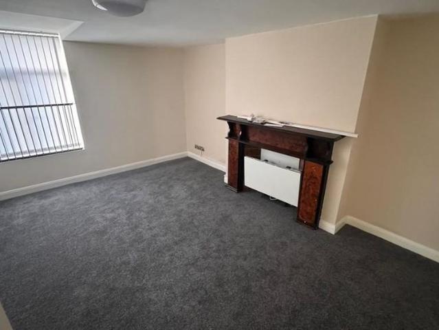 Apartment for rent in Wardle, Burnedge