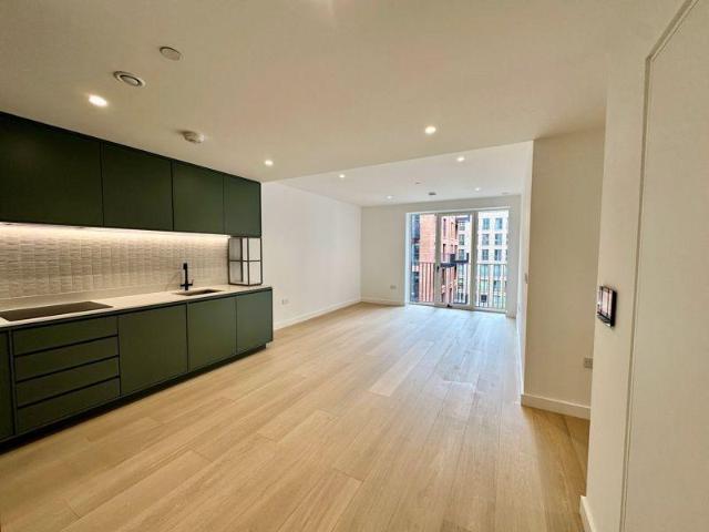 Flat for rent in Brent Cross, Isle Of Man