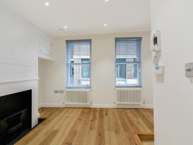 Apartment for rent in Soho, Greater London