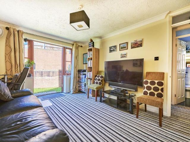 Apartment for rent in Five Acres, Hertfordshire