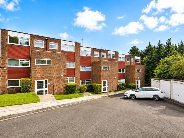 Flat for rent in Westfield, Woking