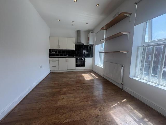 Flat for rent in South Hackney, Greater London