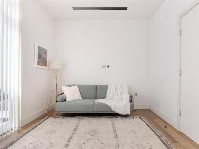 Apartment for rent in Lyons, Greater London