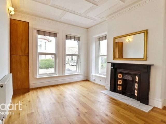 Apartment for rent in Lipson, Mount Wise