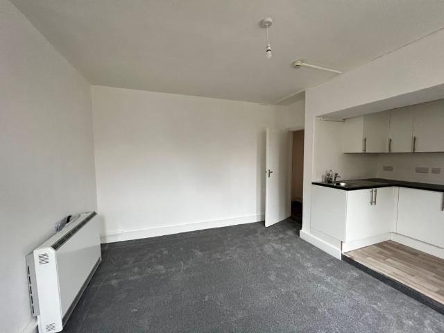 Apartment for rent in Roselands, Eastbourne