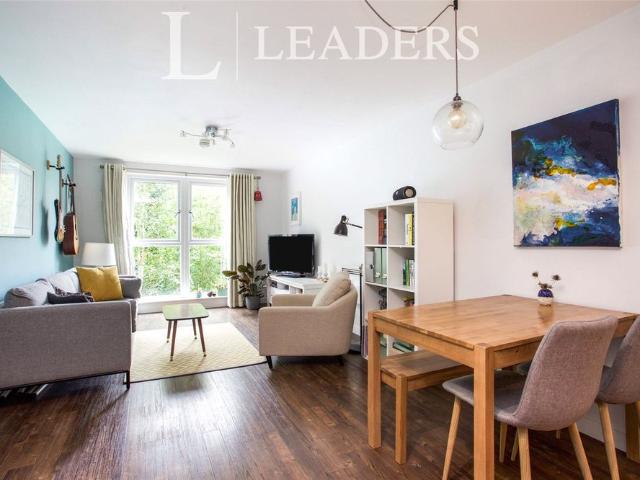 Apartment for rent in Horsell, Woking