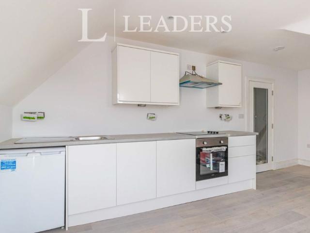 Apartment for rent in Ashley Park, Surrey
