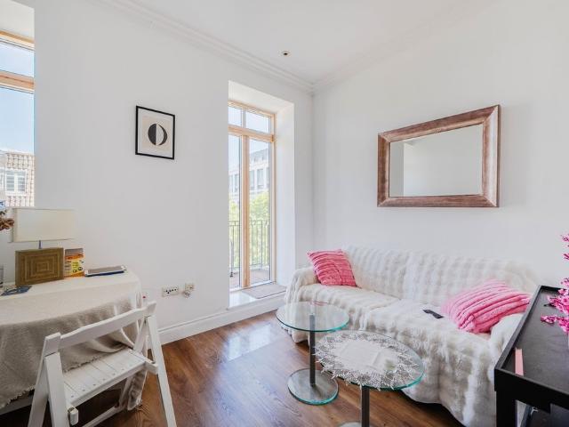 Apartment for rent in Covent Garden, Victoria