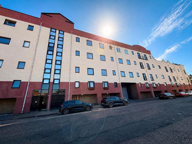 Apartment for rent in Ibroxholm, Ibrox