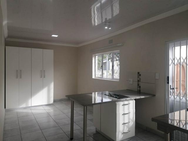 Apartment for rent in Cape Town Ward 64, Fish Hoek
