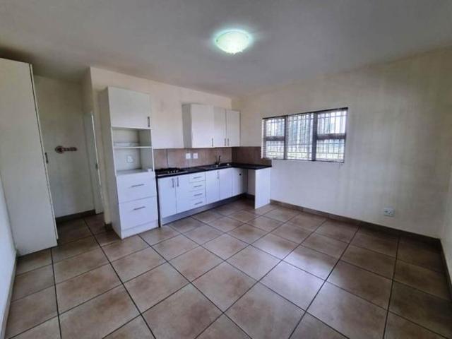Apartment for rent in Allen Grove, Kempton Park