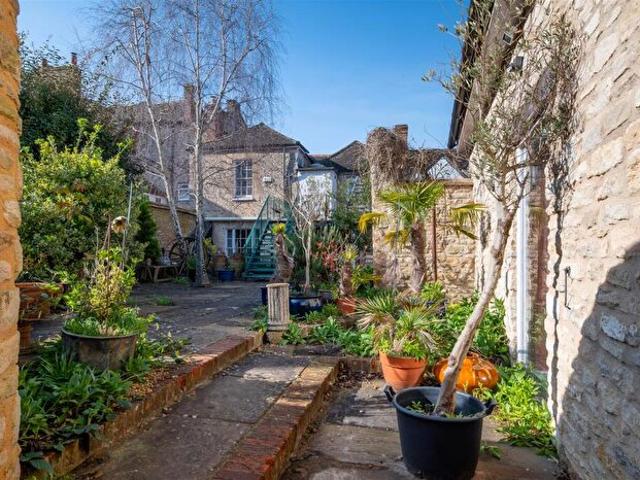 Apartment for rent in Black Bourton, Oxfordshire